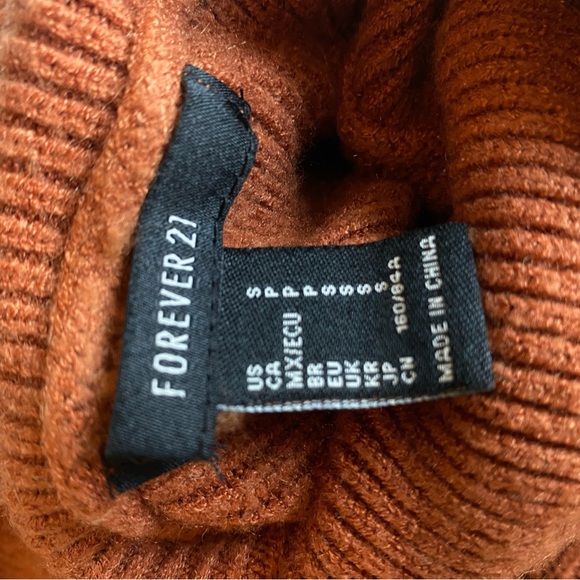 Forever 21 Cropped Sweater - Picture 2 of 2